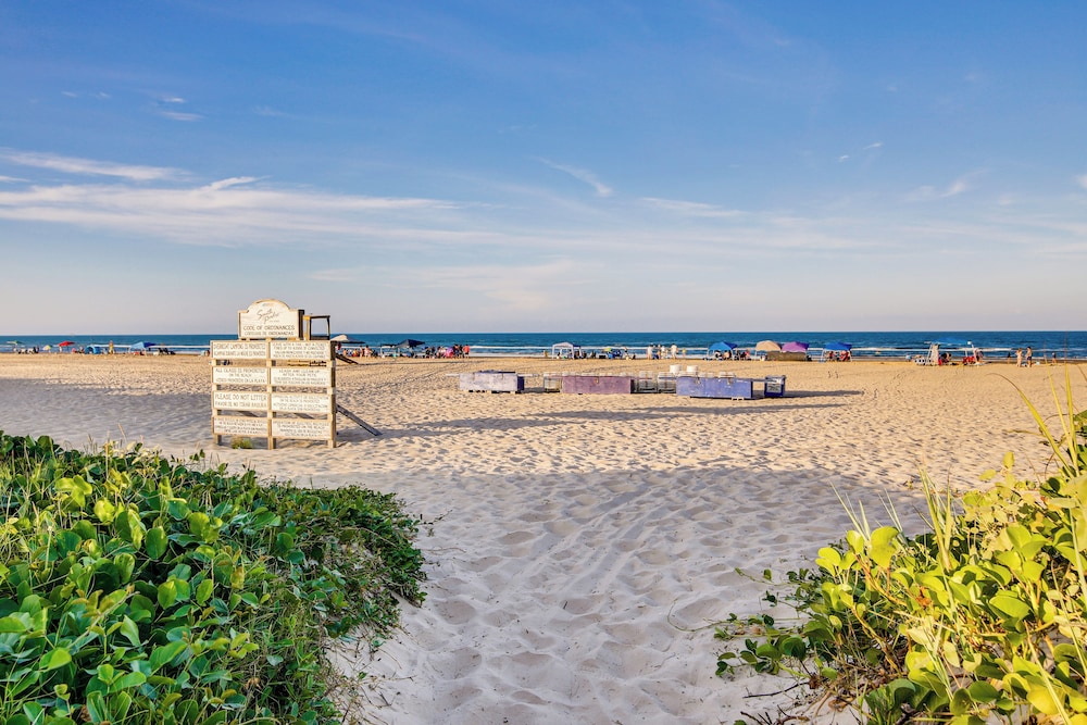 Steps to Pool & Beach: South Padre Island Retreat!