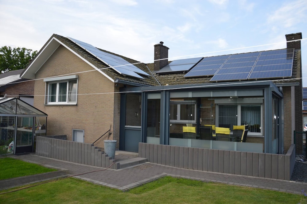 Charming Belgian Getaway, Vakantiewoning in Oudsbergen - 3 Bedrooms & Garden