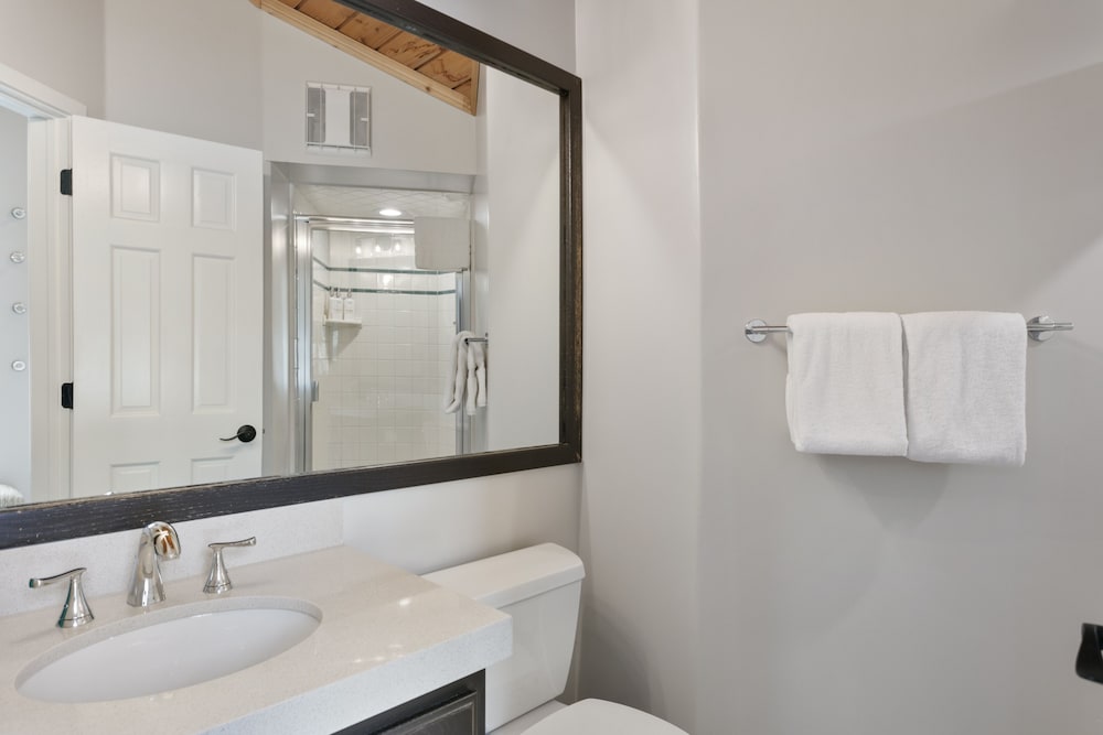 105 - Three Bedroom with Spa Ridgepoint 3 Condo