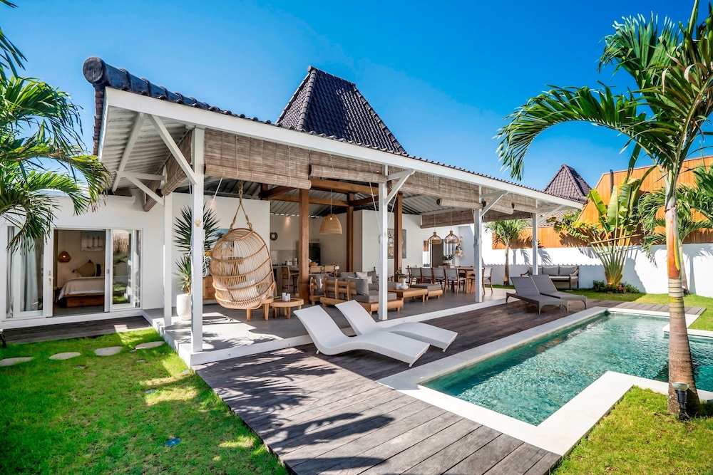Villa Makena by Alfred in Bali - Stunning Tropical 6BD Villa Near the Beach