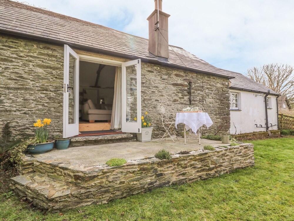 Hawthorn Cottage view 3