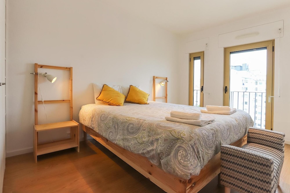 Modern Bright Avenidas Novas by Homing