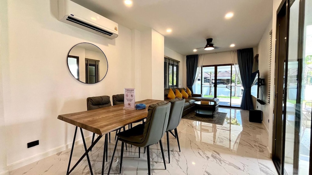Khaolak Pool Villa With 3 Bedrooms