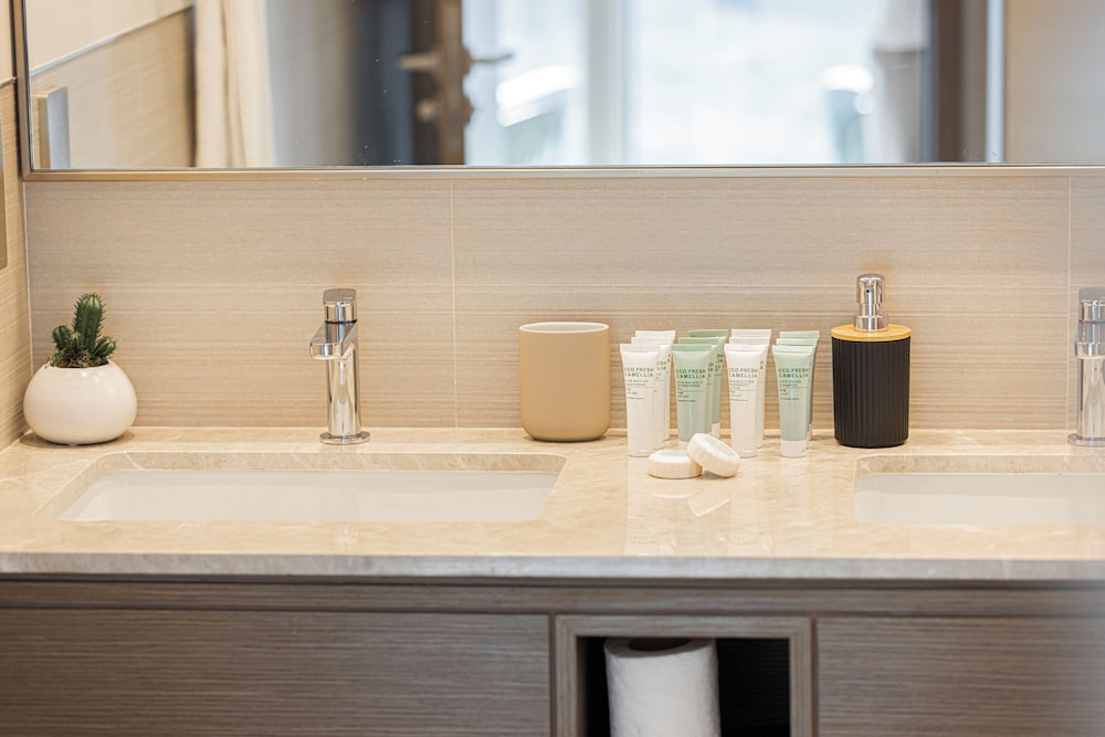 Grande Suites by Hostiva - Burj View