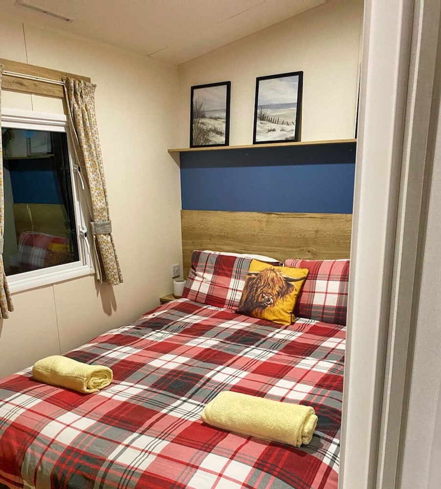 Lovely 2-bed Chalet in Prestatyn view 2