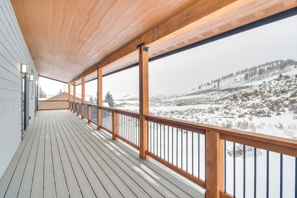 2 Mi to Granby Ranch: Home w/ Mountain-view Deck!