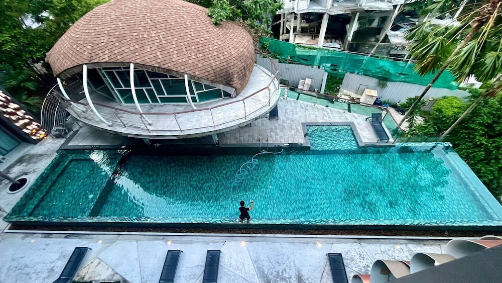 Emerald 307 - Studio With Balcony and Shared Pool