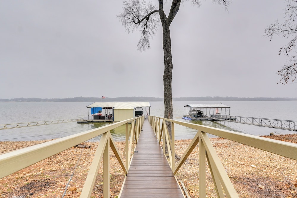 Lakefront Home w/ Private Dock in Grove