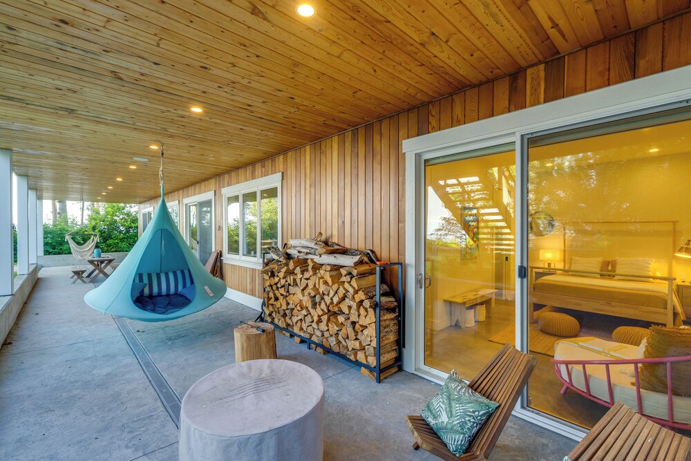 Stunning Semiahmoo Bay Views: Spacious PNW Home