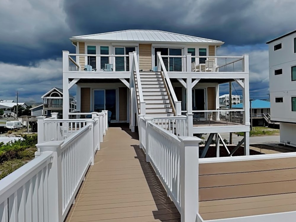 Turtle Paradise by Topsail Realty