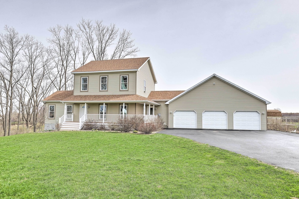 Geneva Studio, 3 Miles to Seneca Lake! view 4