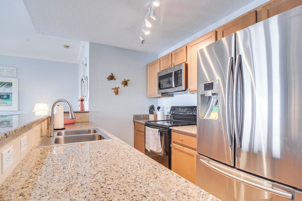 Treasure Island Condo: Gulf-view Balcony