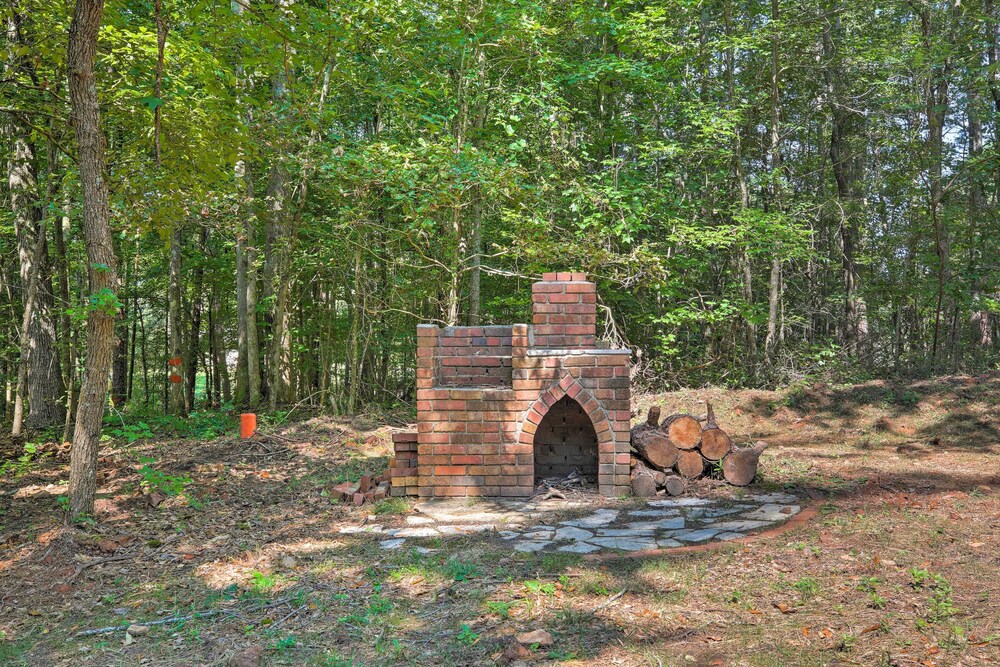 Pet-friendly Toccoa Home w/ Deck  Lake Access! - Property Image 5