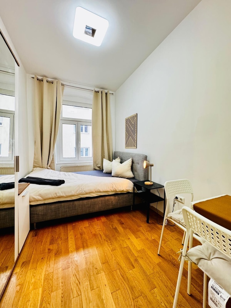 Affordable 4BR Near Stadthalle