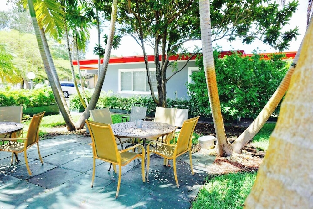 Cozy 2BR in Hollywood FL Pet Friendly