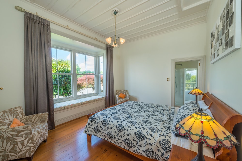 Magnificent Karaka Estate with Swimming Pool view 2