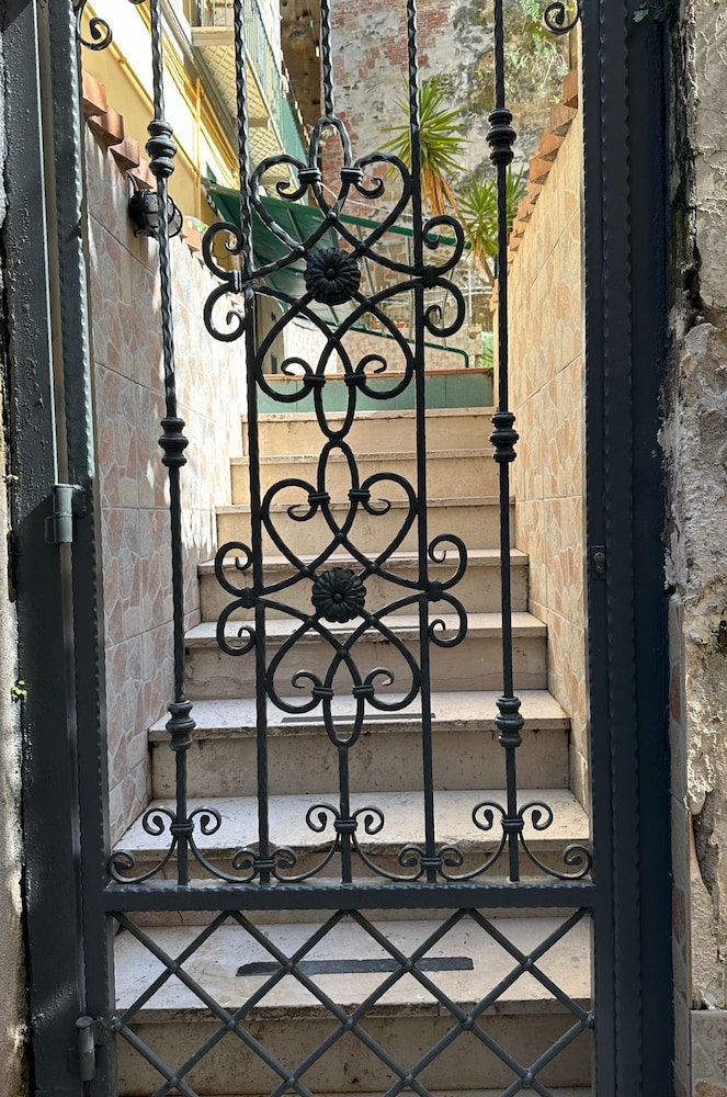B&B Napoli La scalinata di Chiaia