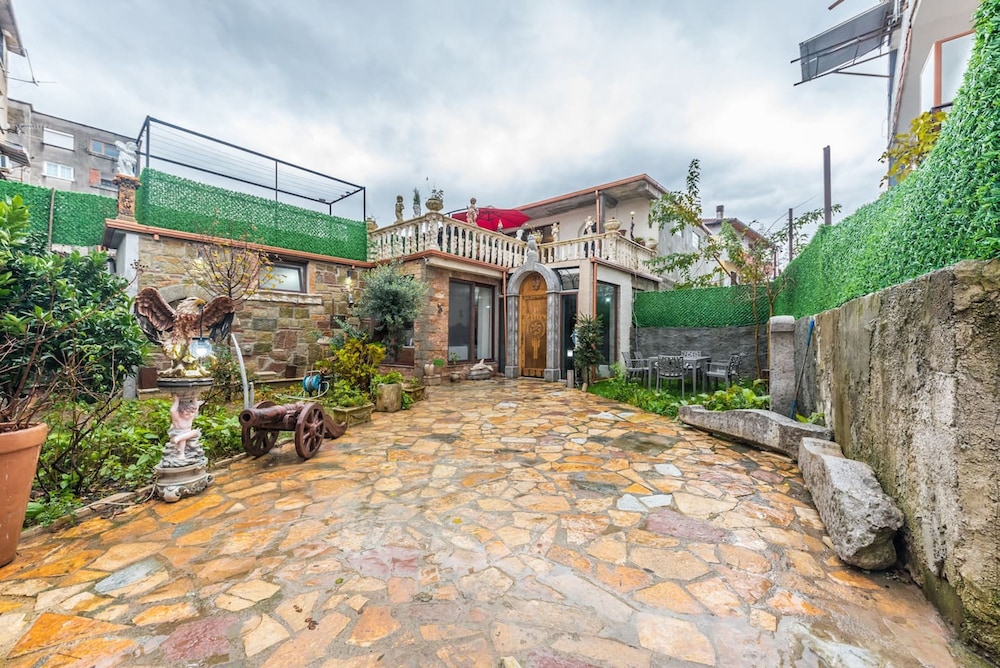 Kanuni - Authentic Albanian House