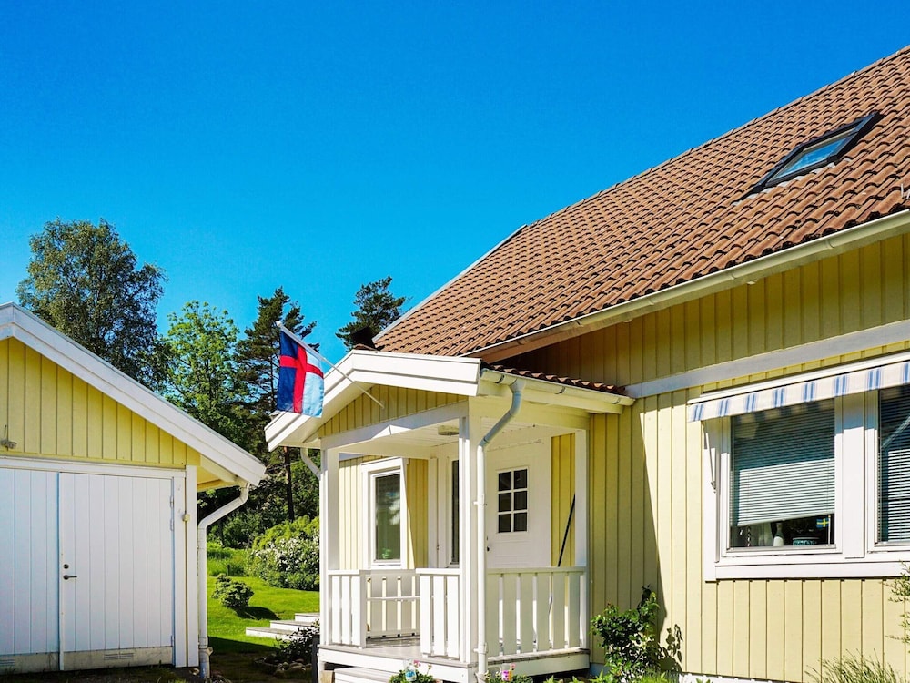 Cozy Family Cottage Near the Sea