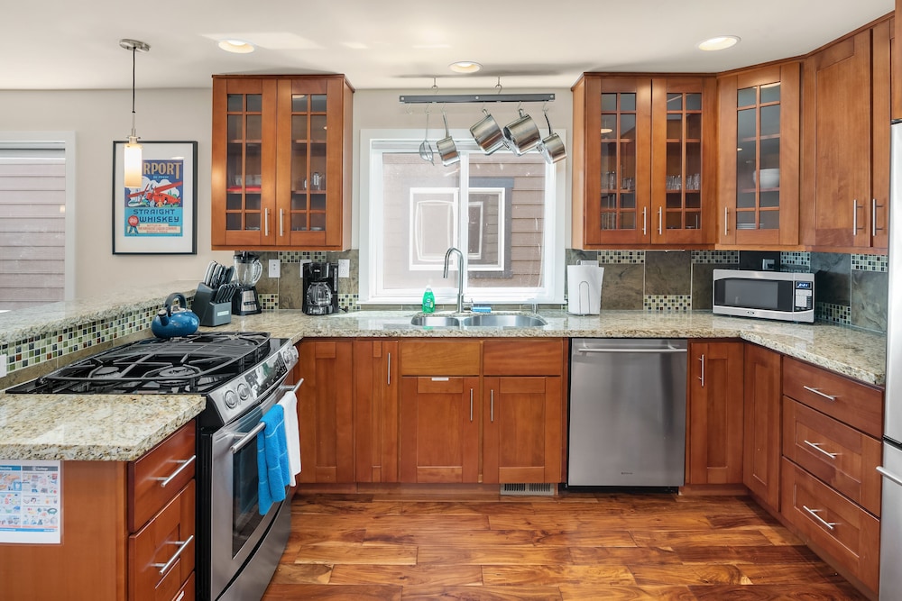 Seattle Vacation Home: The Aerodrome