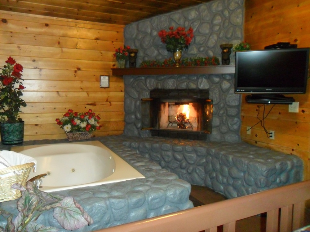 Big Bear Manor Spa Cabins