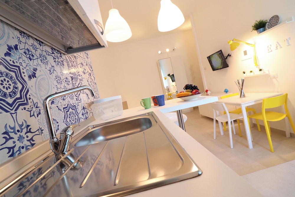 Casa Maya Modern Open-space Apartment Steps From Otrantos Seafront