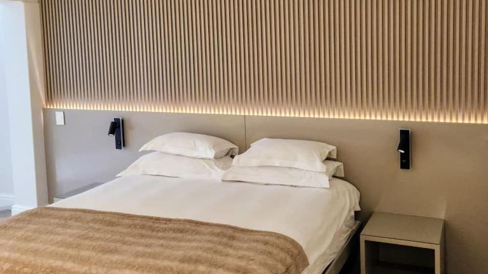 Peaceful Apartment in Camps Bay Sapphire Tide Suite