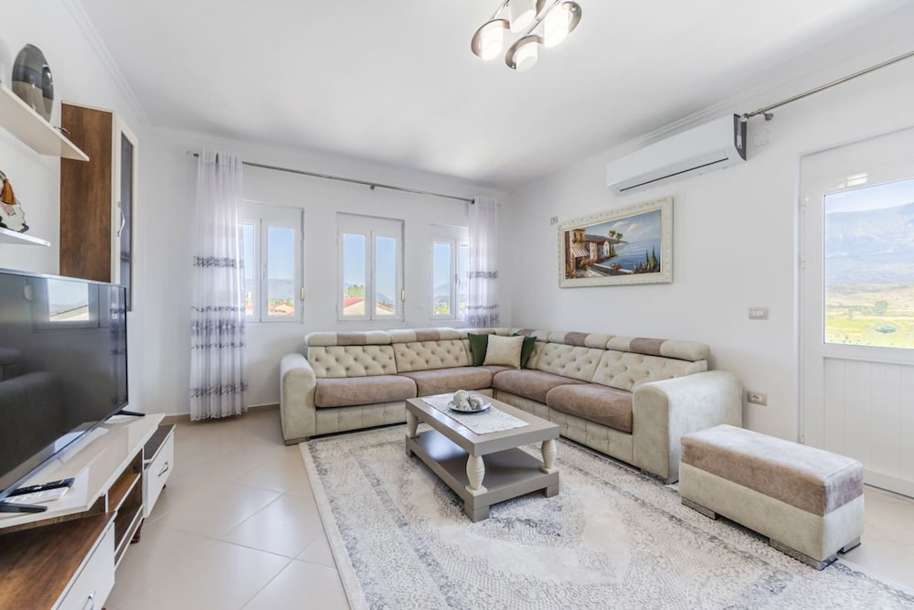 Hometown Apartment 2 photo 3