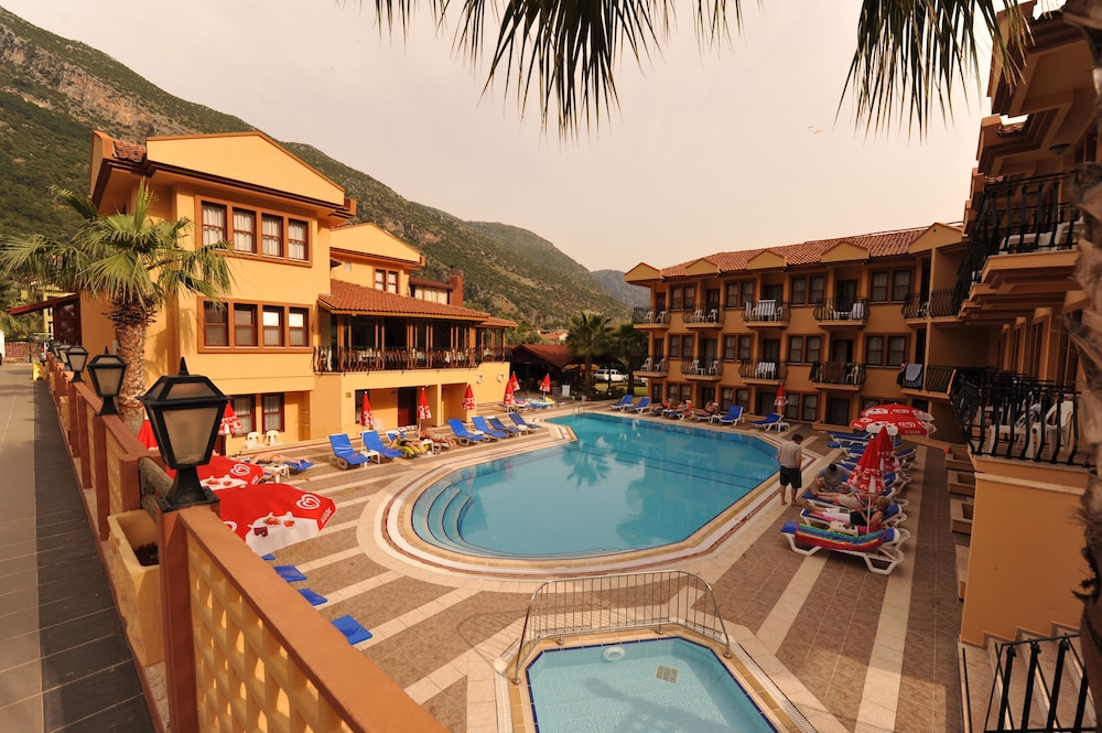Belcehan Beach Hotel - Image 19