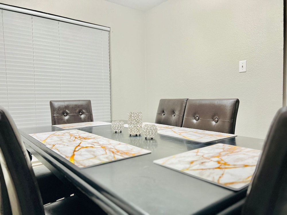 Family Retreat Near Kalahari-Sleeps 11