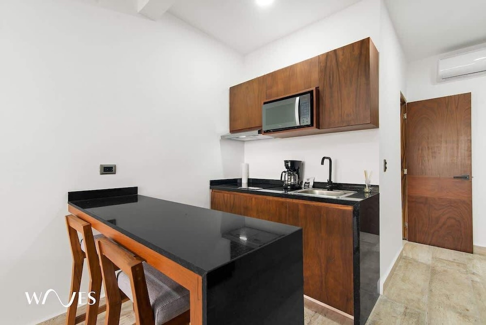 Spacious Loft W/garden View Pool + Jacuzzi GYM