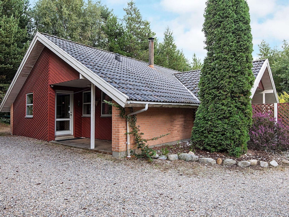 10 Person Holiday Home in Henne