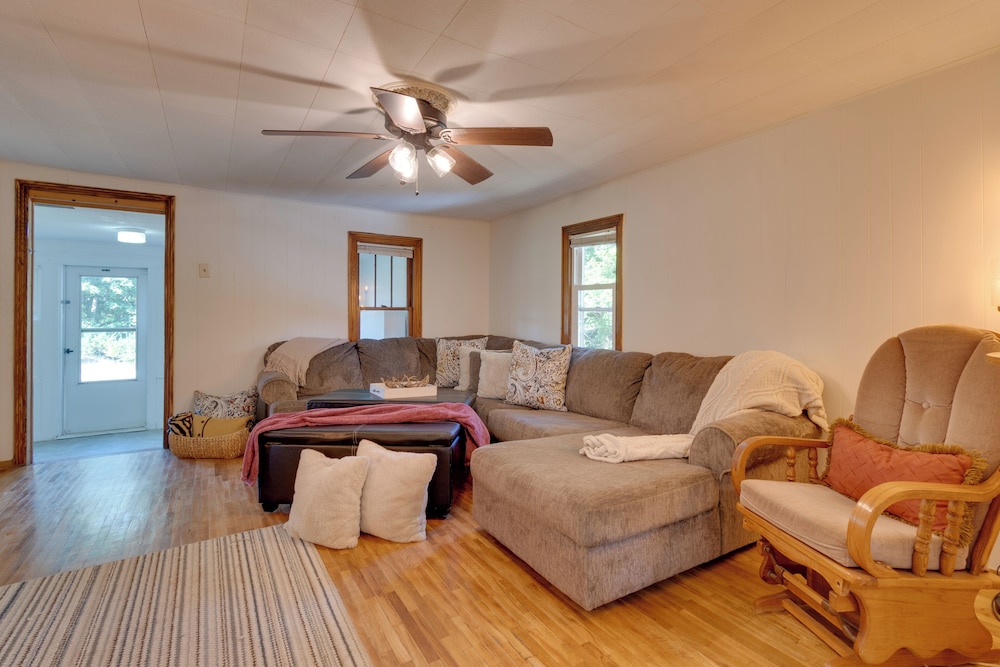 Pets Welcome: Tranquil Retreat w/ Yard in Jewett!