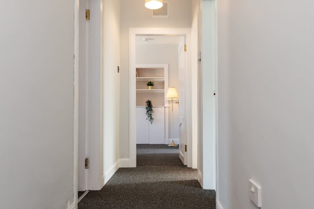 3 Bedroom Flat - Free Parking