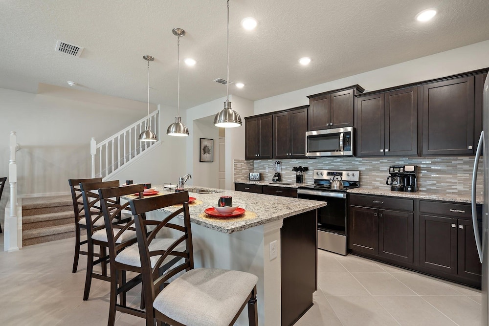 Windsor Cay Resort 5 Bedroom Townhome with Pool 5 Townhouse