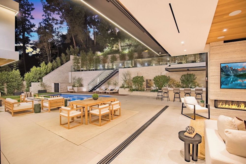 Hutton Modern