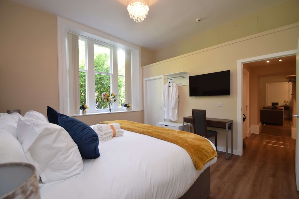 Rosedene Highland House - Emperor Apartment 2 view 5