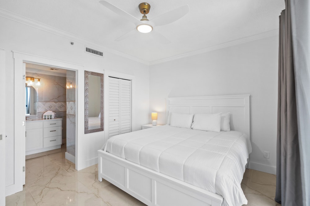 Twin Palms by Book That Condo