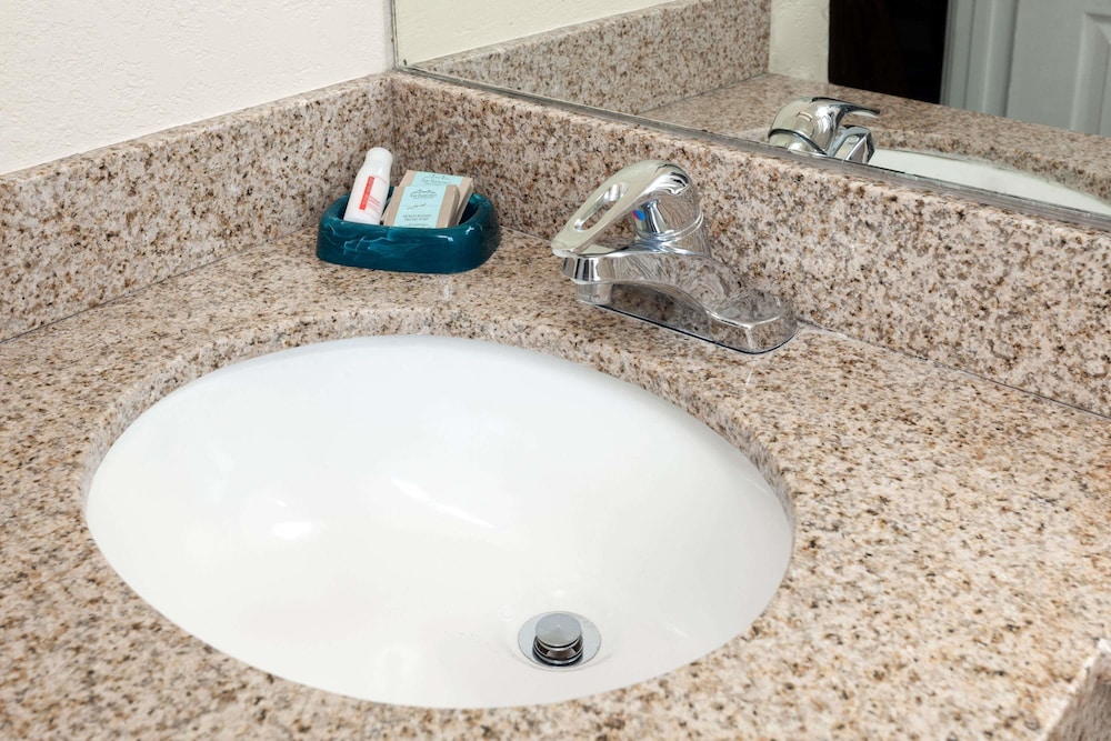 Travelodge by Wyndham El Cajon - Property Image 6