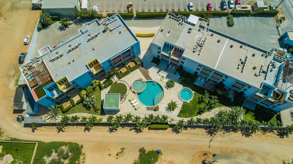 Beautiful Condo w 2BR 2BA Groundfloor Pool Access