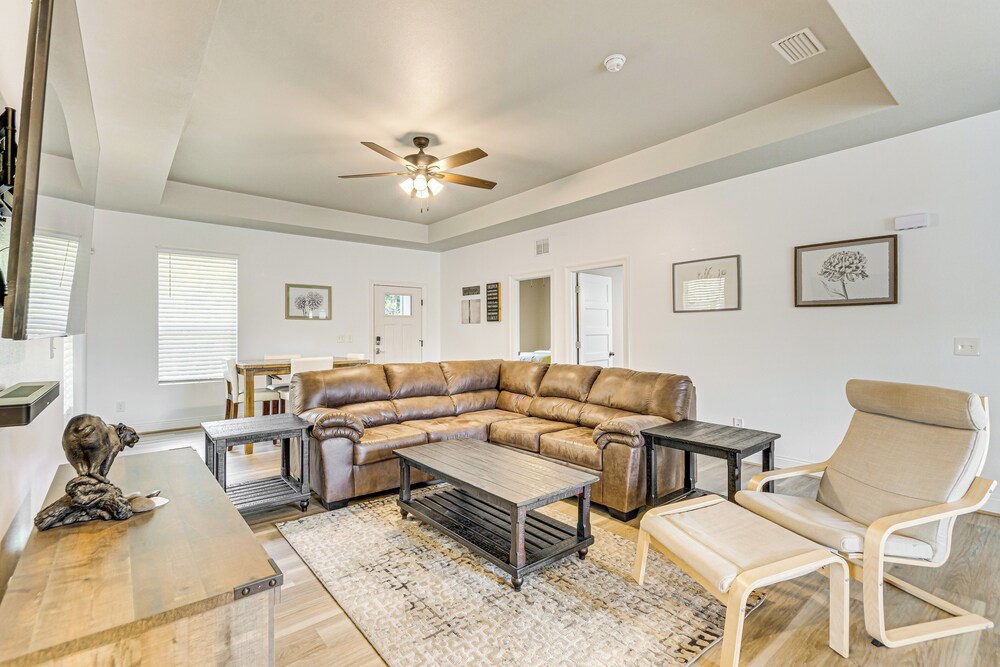 6 Mi to Navarre Beach: Spacious Family Retreat!