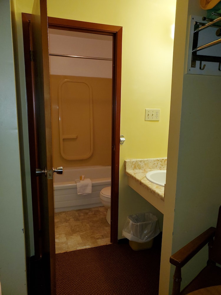 Englehart Inn