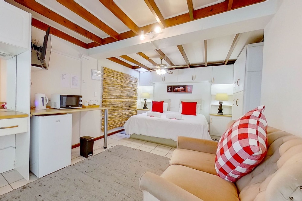 Executive Couples Suite Strand view 2