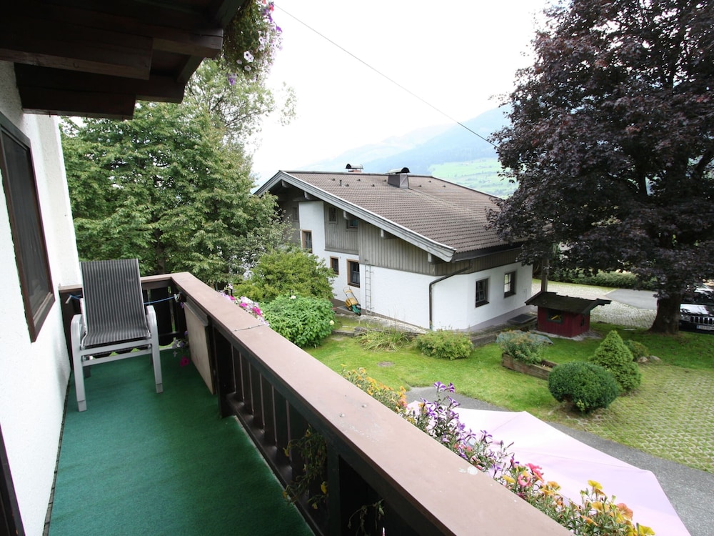 Cozy Apartment in Niedernsill Near Lake