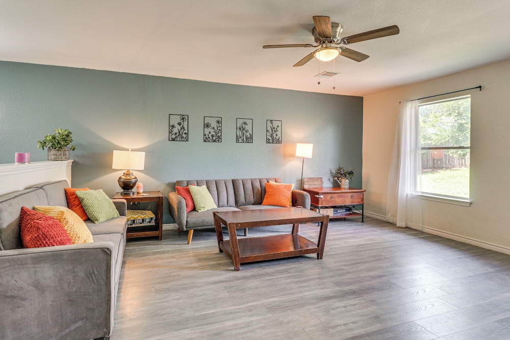 17 Mi to Dtwn Austin: Family Home w/ Patio!