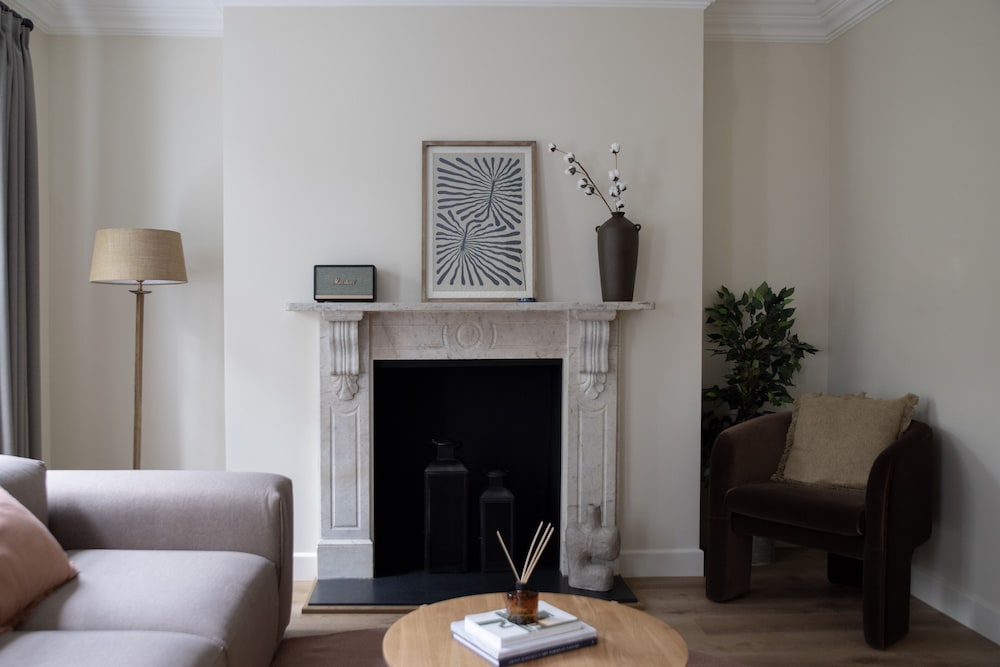 Gulaid House Knightsbridge by Bob W London