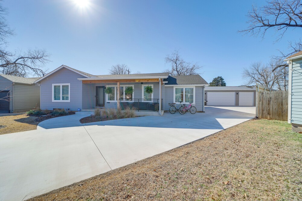 Walk to Gathering Place & Brookside: Tulsa Studio