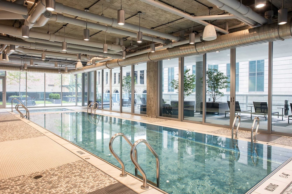 Luxury Downtown PH Bean Lake Views