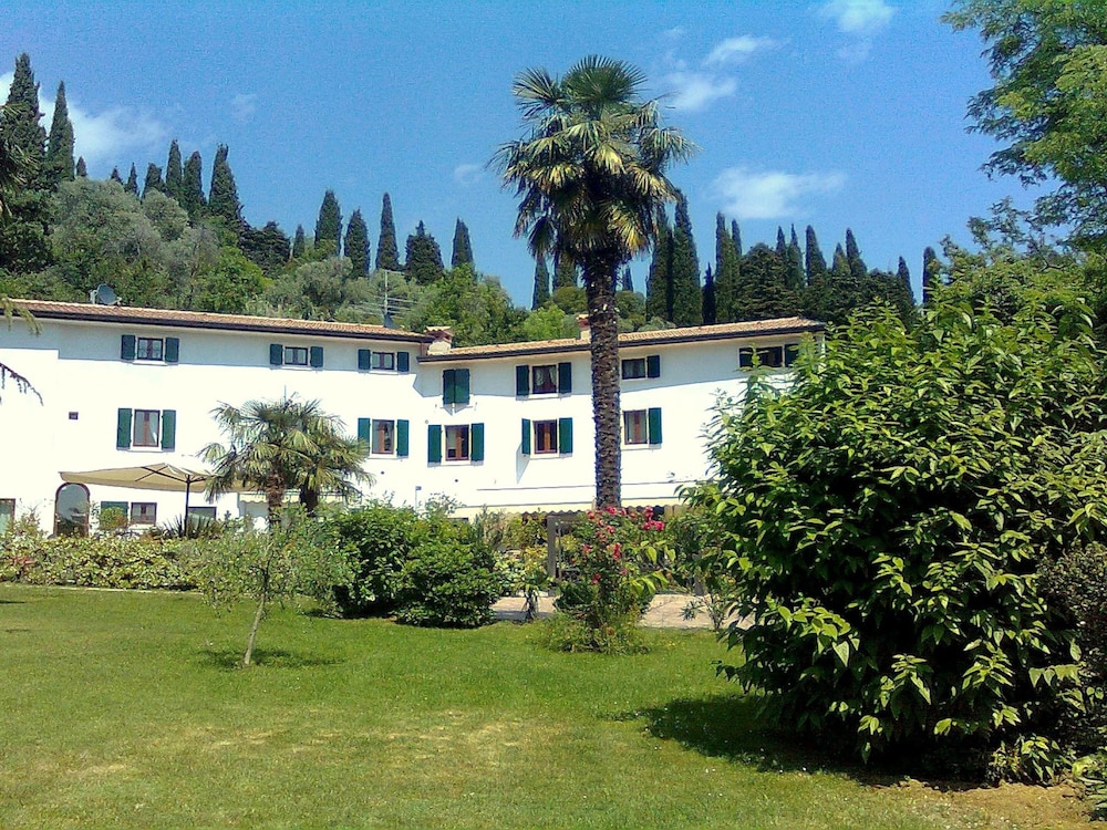 Photo 12