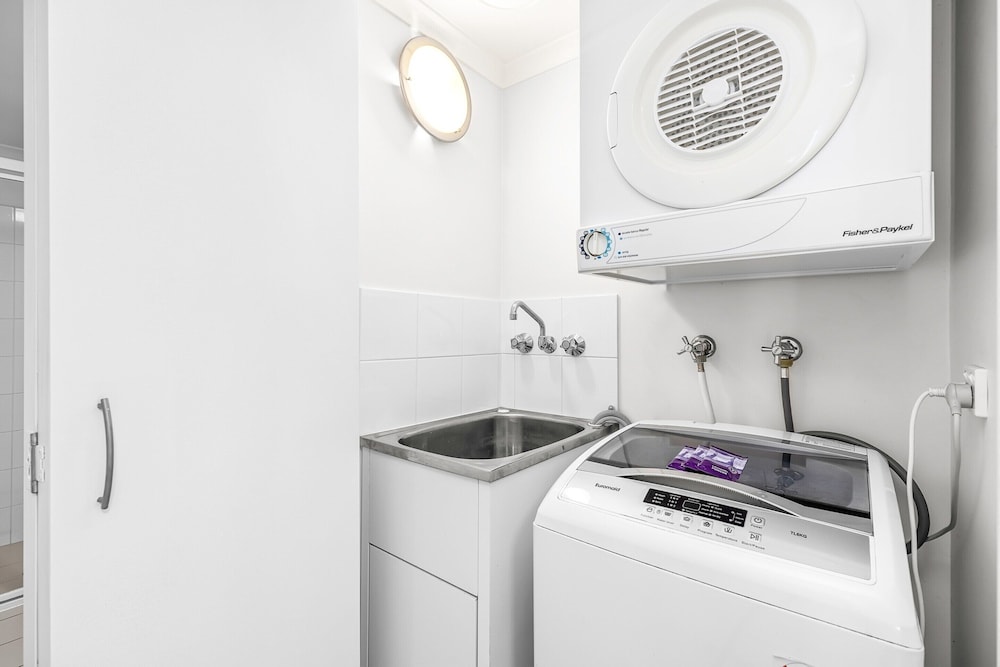 1-bed Brisbane City Centre With Pool, BBQ & Gym